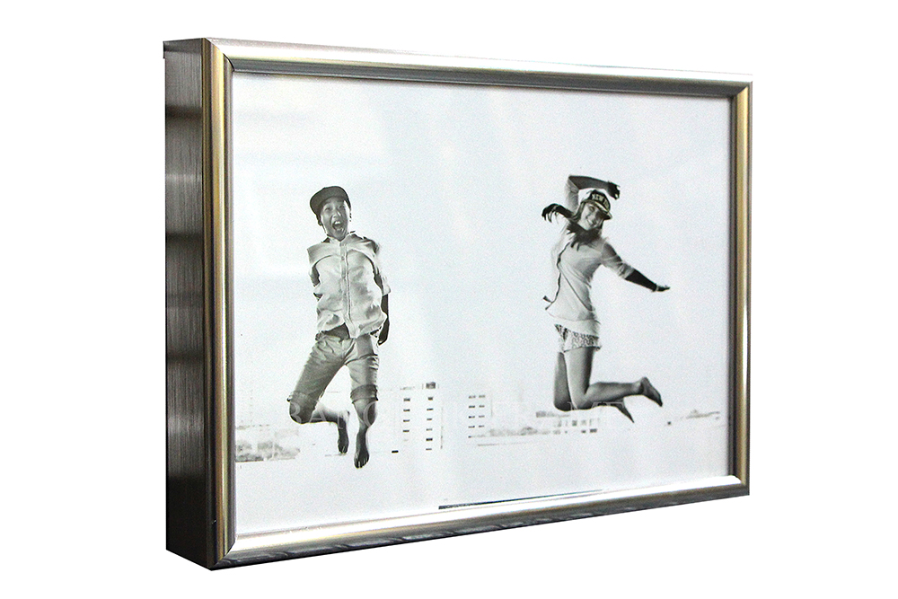 กรอบรูปอลูมิเนียมสีเงิน